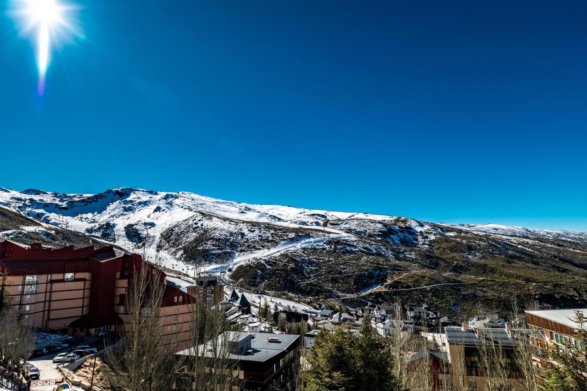 Luxury Refurnished Apartment With Private Parking Close To Ski Slopes 시에라네바다 외부 사진